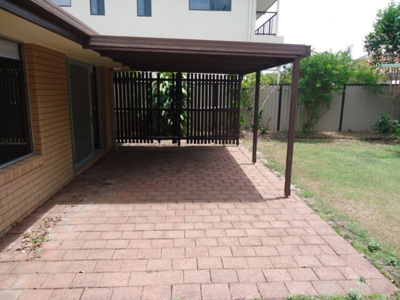 19 Donald Avenue, Paradise Point QLD 4216