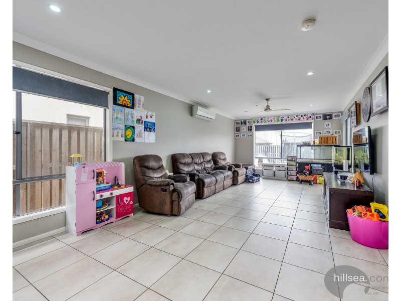 17 Ningaloo Drive, Pimpama QLD 4209