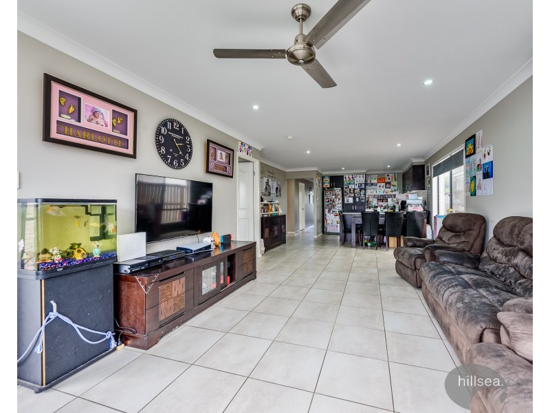 17 Ningaloo Drive, Pimpama QLD 4209