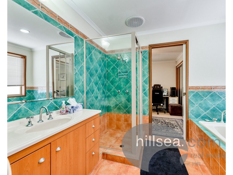 8 Otford Place, Helensvale QLD 4212