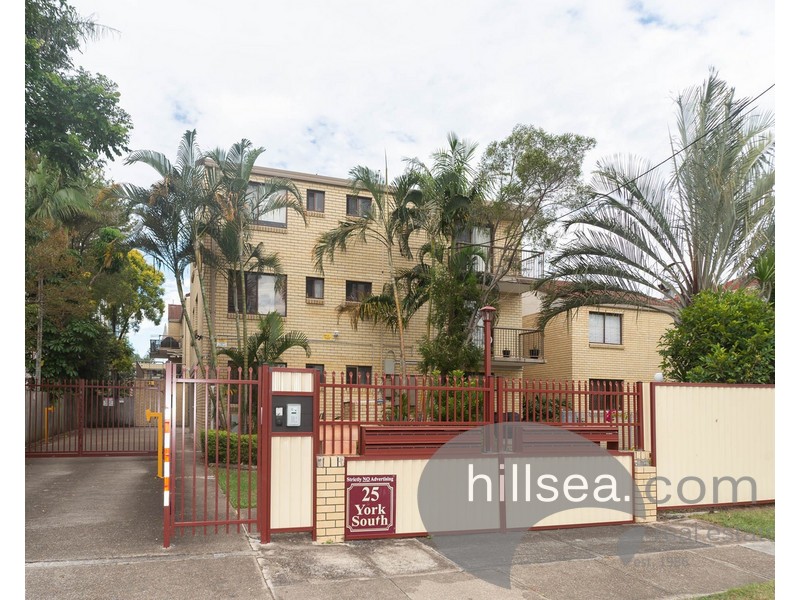 17/25 Ahern Street, Labrador QLD 4215