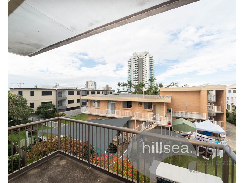 17/25 Ahern Street, Labrador QLD 4215