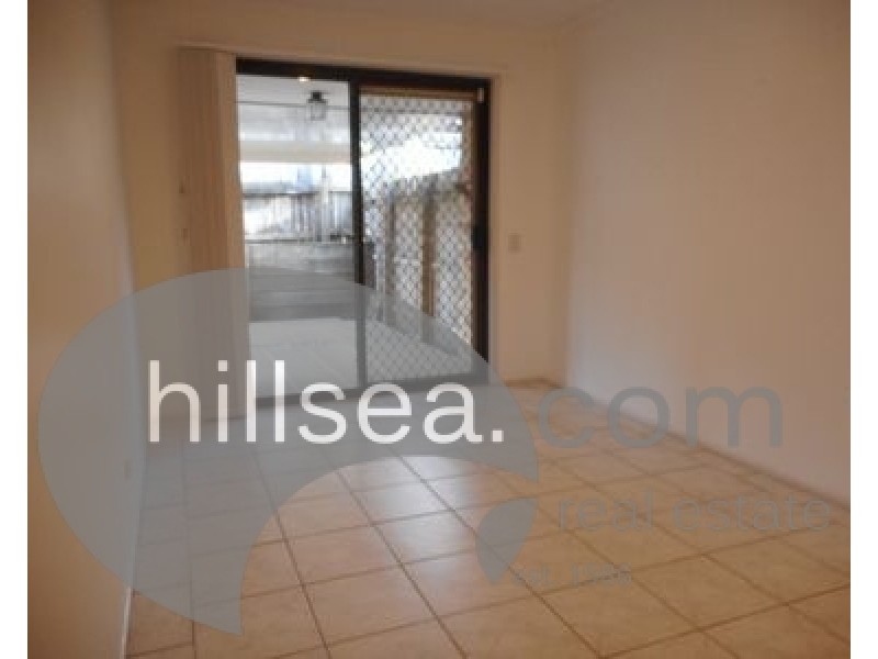 2/9 Cassandra Court, Labrador QLD 4215