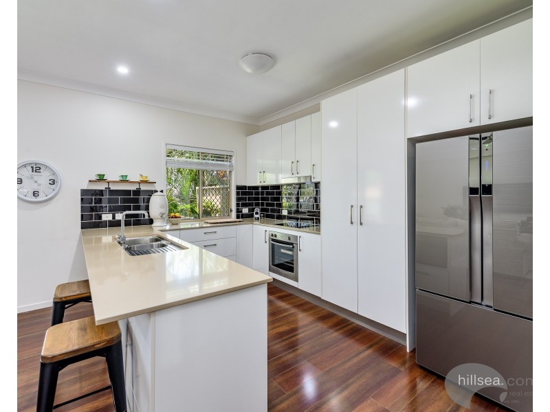 2/18 Fourth Avenue, Labrador QLD 4215