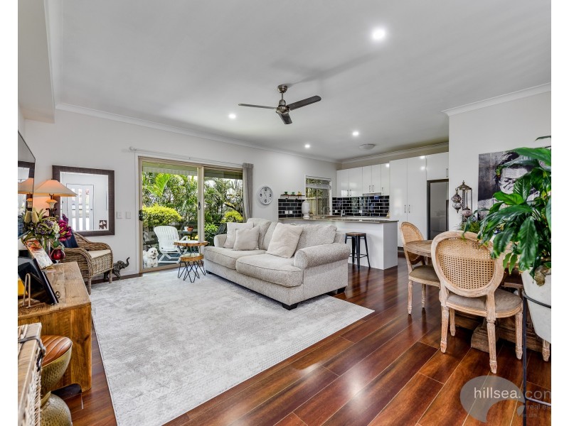 2/18 Fourth Avenue, Labrador QLD 4215