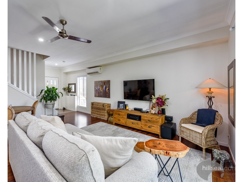 2/18 Fourth Avenue, Labrador QLD 4215