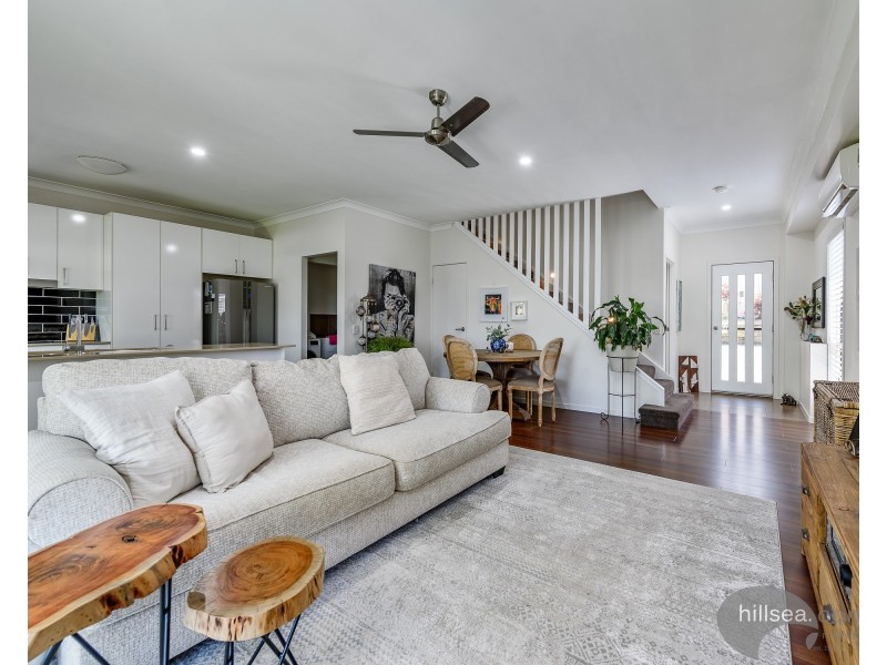 2/18 Fourth Avenue, Labrador QLD 4215