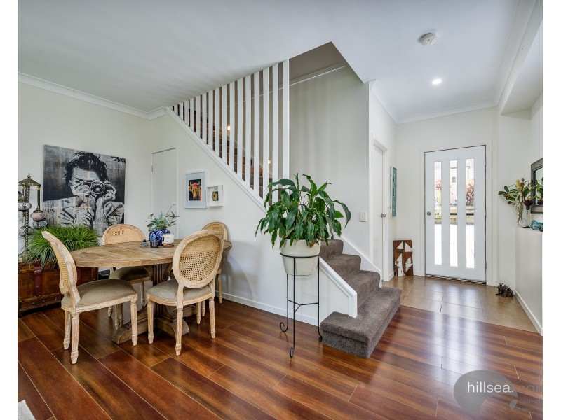 2/18 Fourth Avenue, Labrador QLD 4215