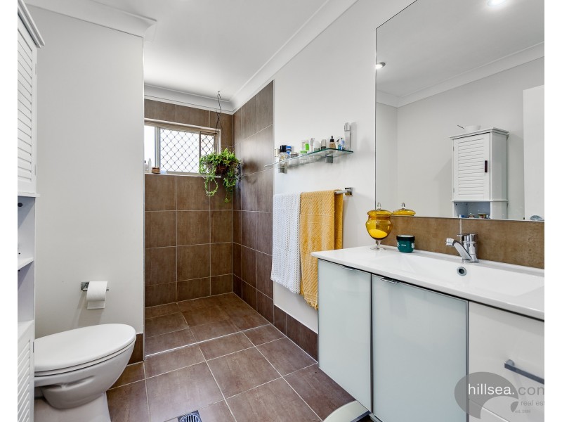 2/18 Fourth Avenue, Labrador QLD 4215