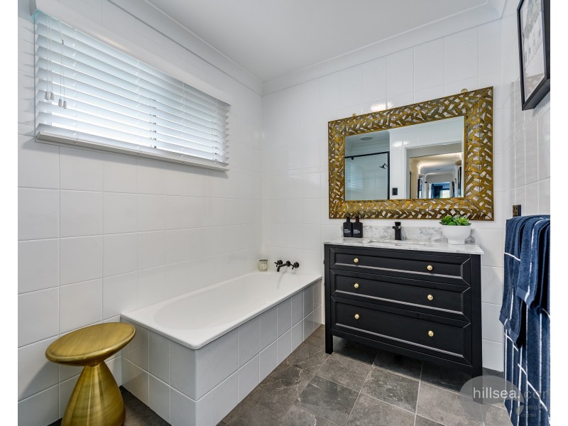 13 Esplanade West, Paradise Point QLD 4216