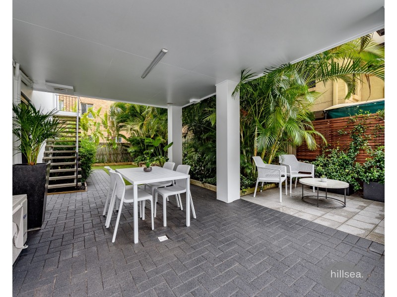 13 Esplanade West, Paradise Point QLD 4216