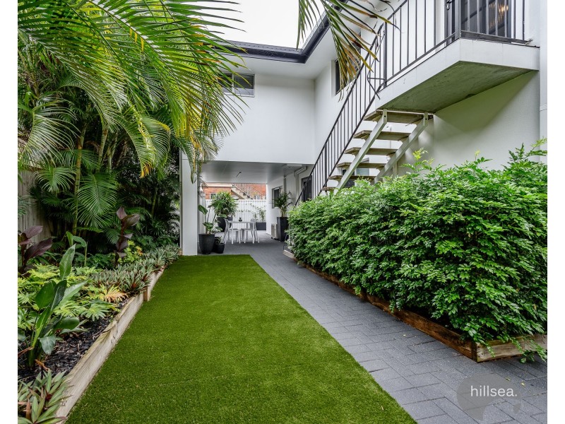 13 Esplanade West, Paradise Point QLD 4216