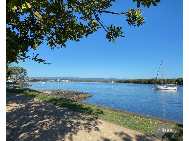 13 Esplanade West, Paradise Point QLD 4216