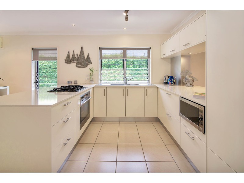 4 Mallard Avenue, Paradise Point QLD 4216