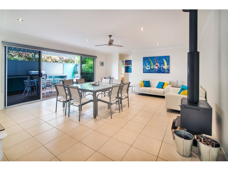 4 Mallard Avenue, Paradise Point QLD 4216