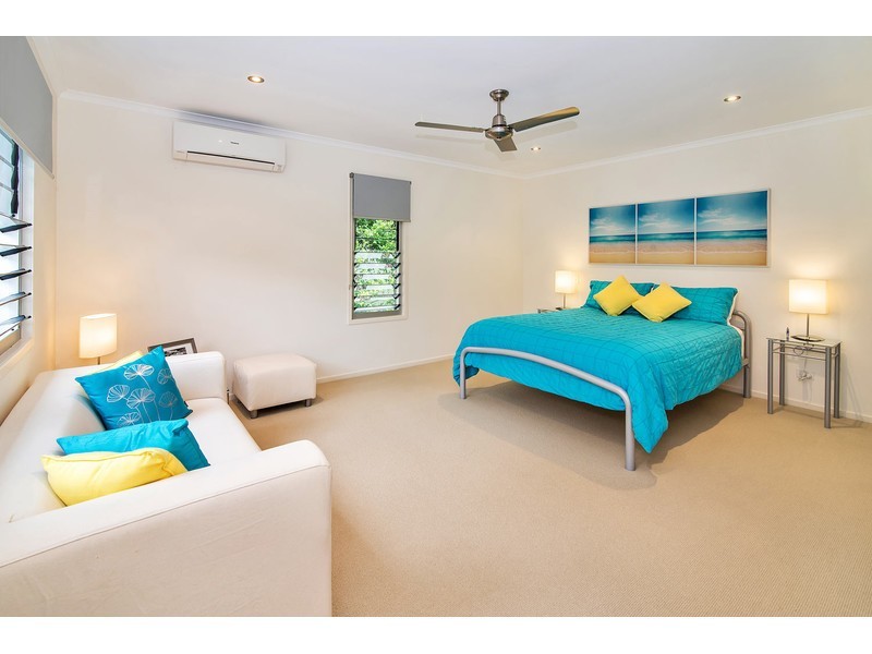 4 Mallard Avenue, Paradise Point QLD 4216