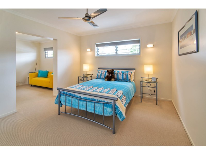 4 Mallard Avenue, Paradise Point QLD 4216