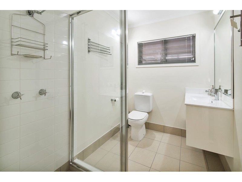 4 Mallard Avenue, Paradise Point QLD 4216