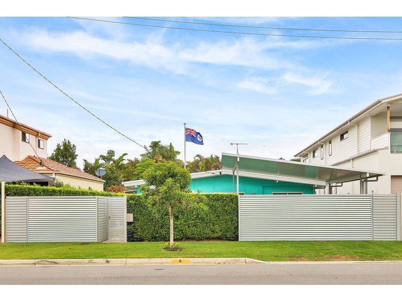 4 Mallard Avenue, Paradise Point QLD 4216