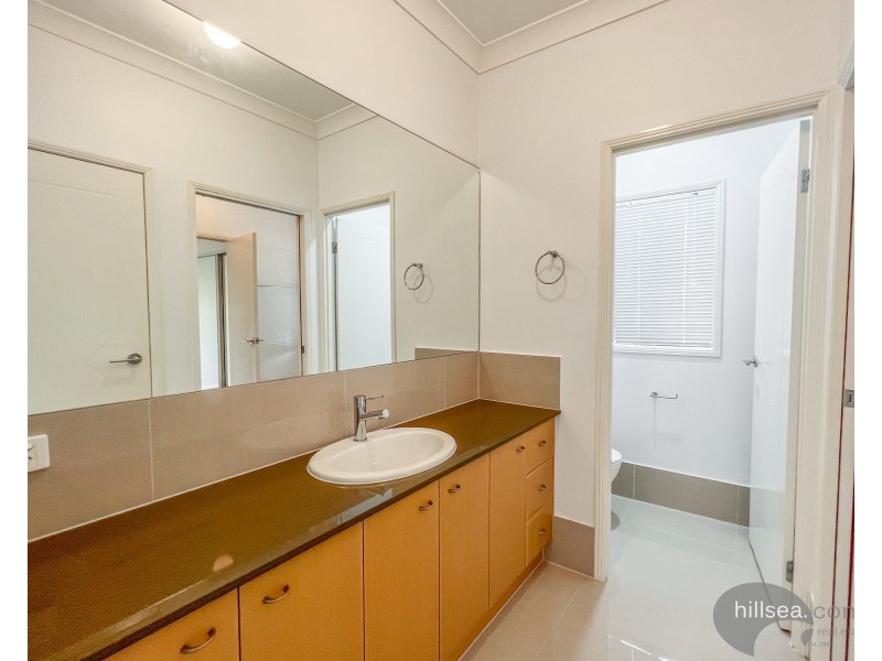 2 Maty Place, Pacific Pines QLD 4211
