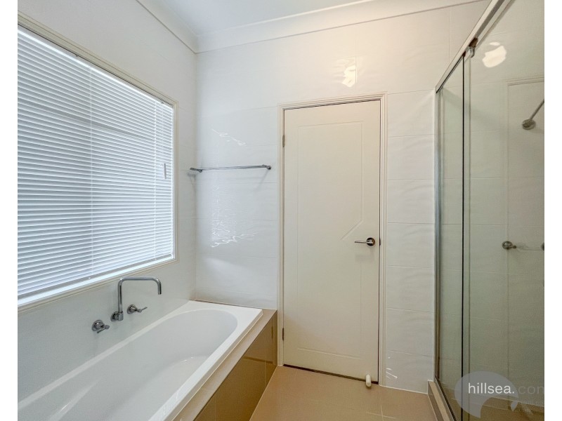 2 Maty Place, Pacific Pines QLD 4211