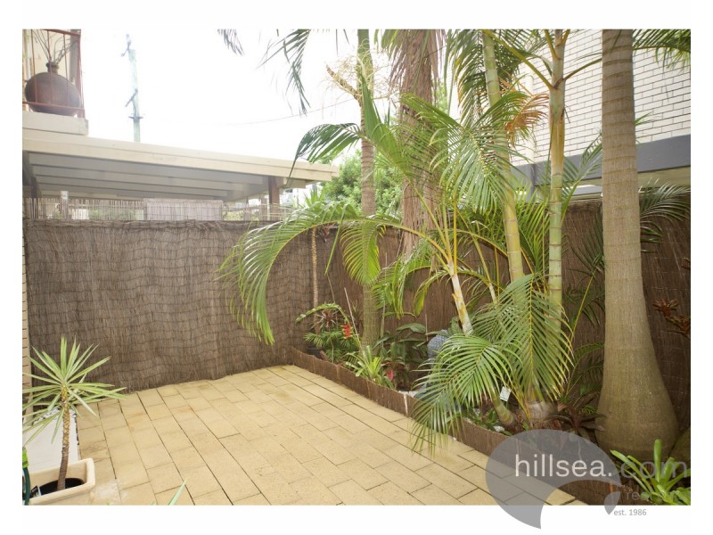 2/9 Proud Street, Labrador QLD 4215