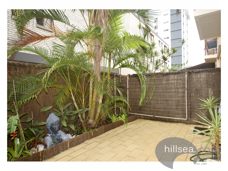 2/9 Proud Street, Labrador QLD 4215
