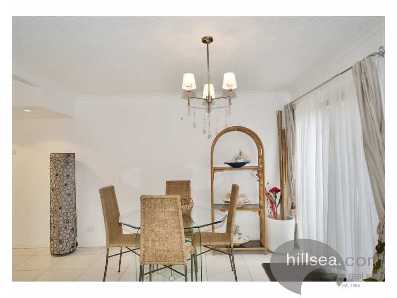2/9 Proud Street, Labrador QLD 4215