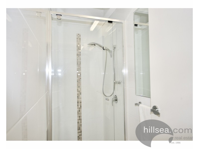 2/9 Proud Street, Labrador QLD 4215