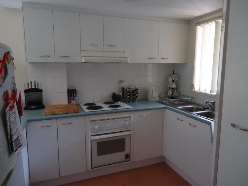 4/90 Pohlman Street, Southport QLD 4215