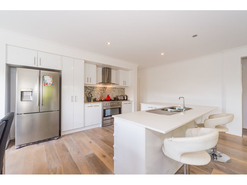 8 Azure Way, Hope Island QLD 4212