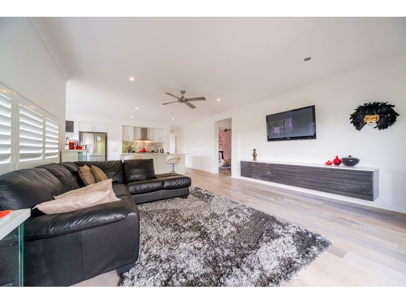 8 Azure Way, Hope Island QLD 4212