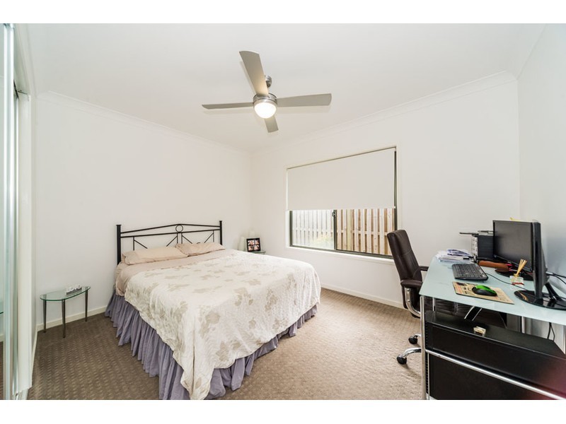 8 Azure Way, Hope Island QLD 4212