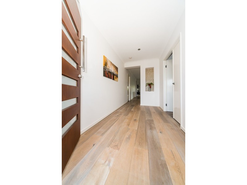 8 Azure Way, Hope Island QLD 4212