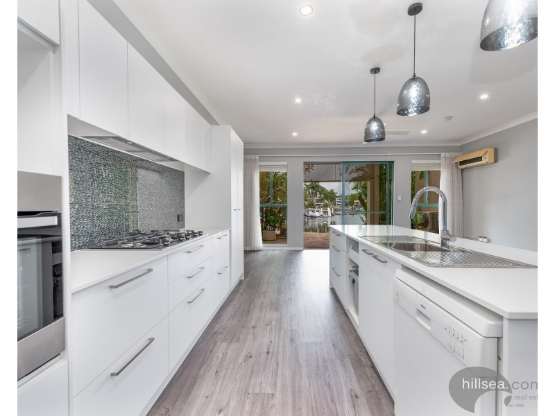 2/3 Lee Road, Runaway Bay QLD 4216