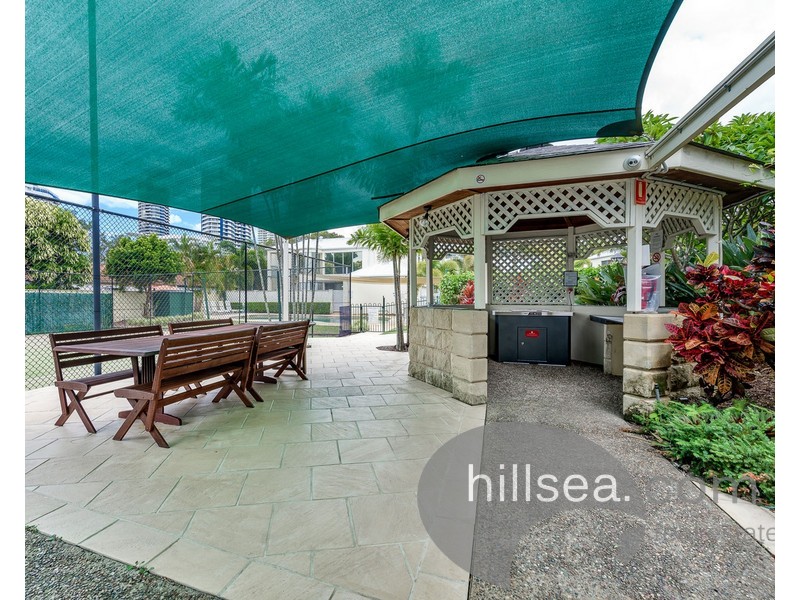 2/3 Lee Road, Runaway Bay QLD 4216