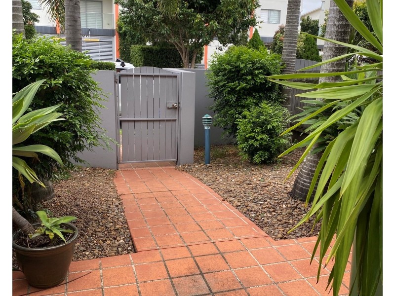 7/3 Bradford Street, Labrador QLD 4215