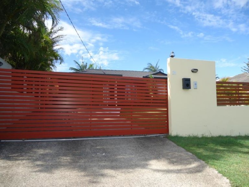 21 Second Avenue, Labrador QLD 4215