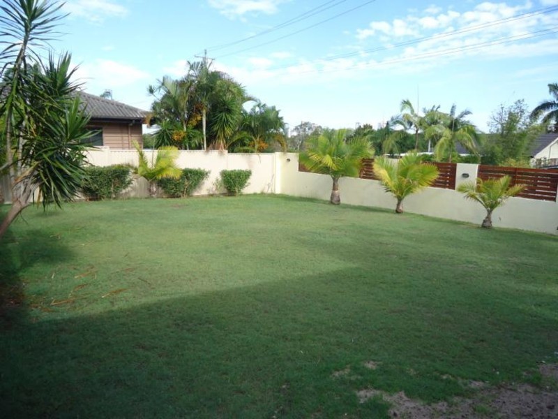 21 Second Avenue, Labrador QLD 4215