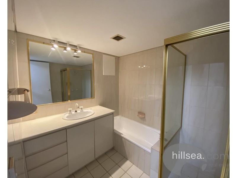 8/48 The Esplanade, Paradise Point QLD 4216