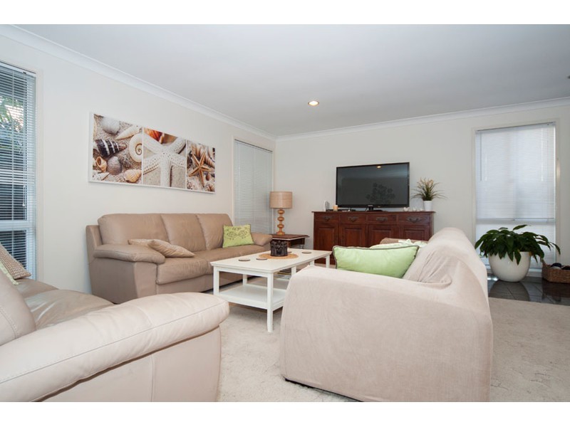 6 Sundown Drive, Paradise Point QLD 4216