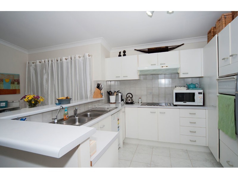6 Sundown Drive, Paradise Point QLD 4216