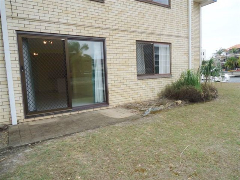 1/73 Bayview Street, Runaway Bay QLD 4216