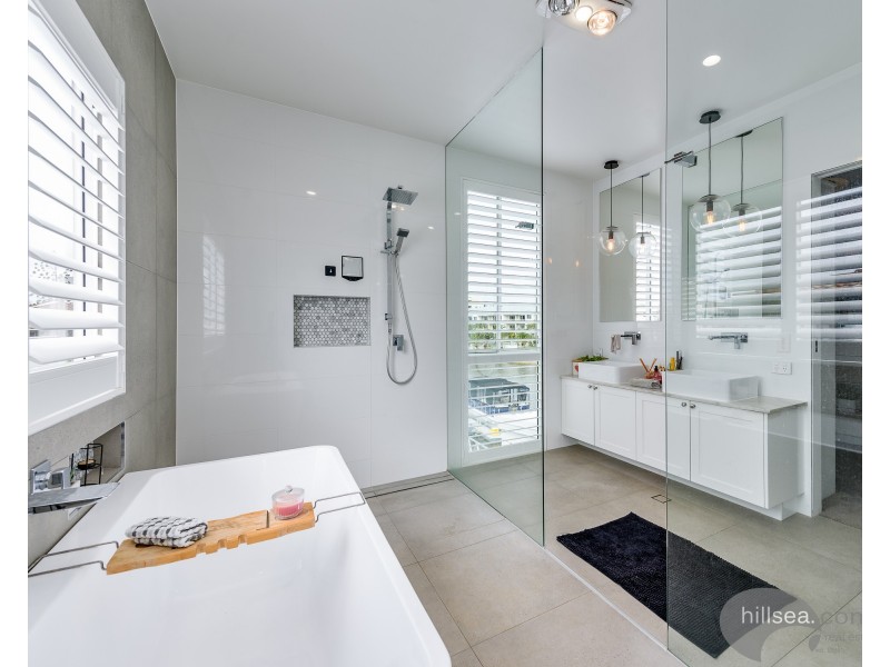 1/46 Vaggelas Crescent, Biggera Waters QLD 4216