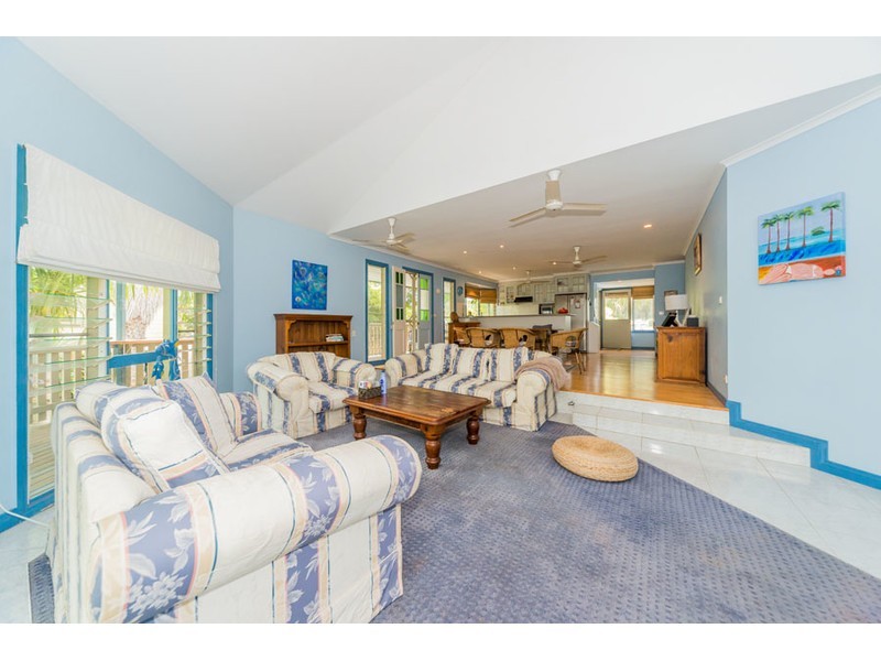 32 Crescent Avenue, Hope Island QLD 4212