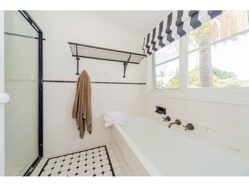 32 Crescent Avenue, Hope Island QLD 4212