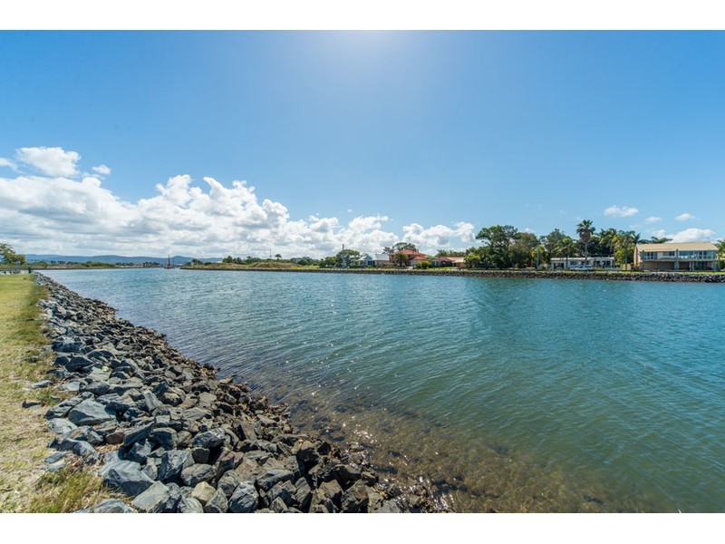 32 Crescent Avenue, Hope Island QLD 4212