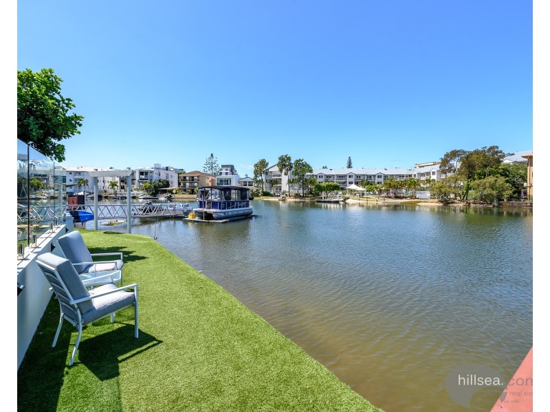 2/46 Vaggelas Crescent, Biggera Waters QLD 4216