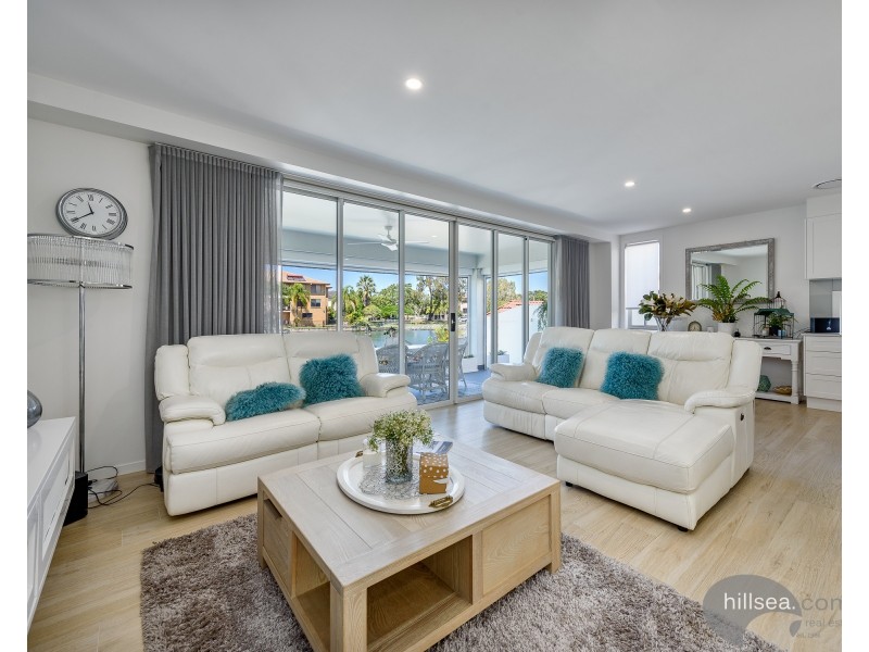 2/46 Vaggelas Crescent, Biggera Waters QLD 4216