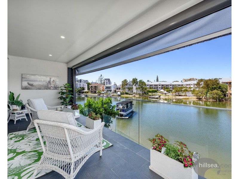 2/46 Vaggelas Crescent, Biggera Waters QLD 4216